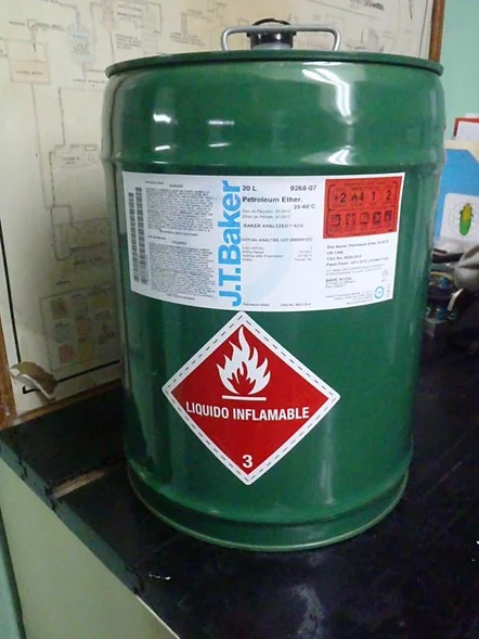 BIDN DE 20 LITROS CONTENIENDO UN LQUIDO INFLAMABLE